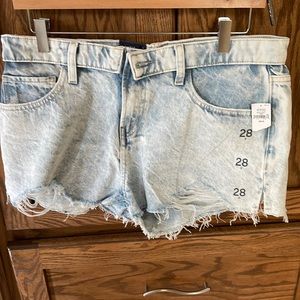 NWT Beach Short Low Rise by GAP Size 28